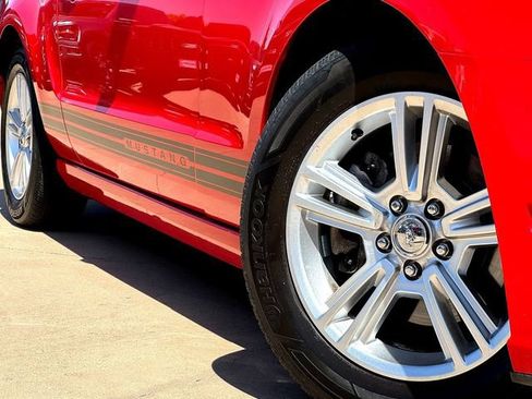 Used 2013 Ford Mustang Coupe RWD image 6