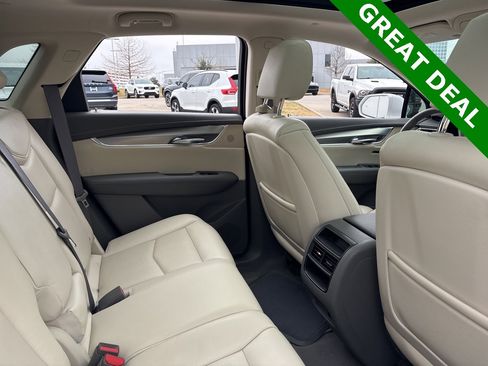 Used 2017 Cadillac XT5 Luxury w/ Driver Awareness Package image 11