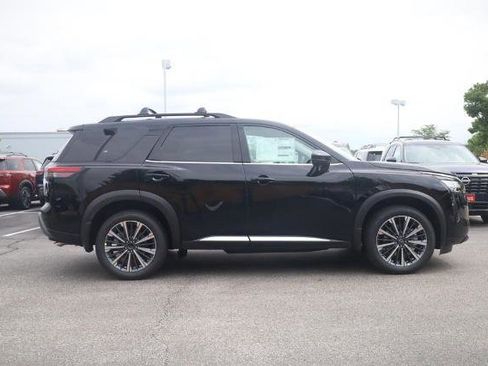 New 2026 Nissan Pathfinder Platinum AWD/4WD image 4