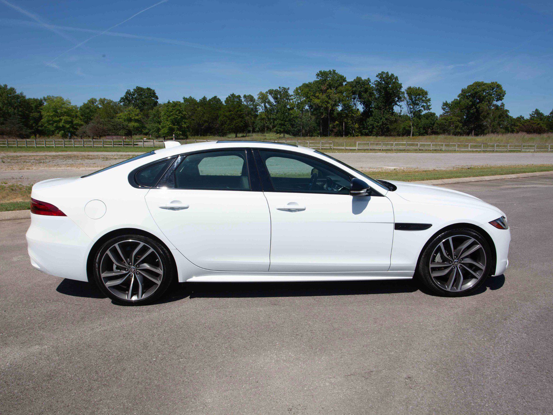Used 2024 Jaguar XF R-Dynamic SE AWD/4WD image 8