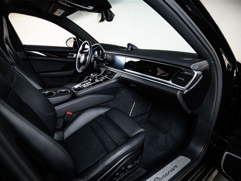 Certified 2023 Porsche Panamera image 28