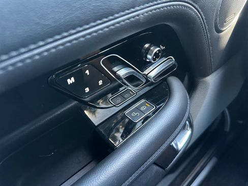 Used 2019 Land Rover Range Rover image 16