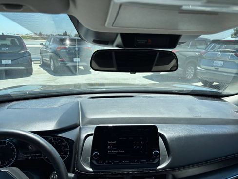 Used 2025 Nissan Rogue SV FWD image 35
