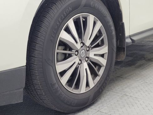 Used 2019 Nissan Pathfinder SV w/ Cargo Package image 31