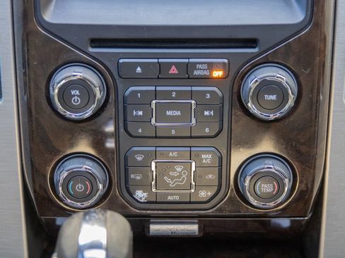 Used 2014 Ford F150 Platinum image 29