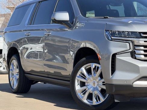 Used 2024 Chevrolet Suburban High Country w/ Premium Package image 3