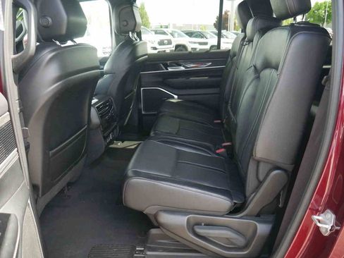 Certified 2022 Jeep Wagoneer Series II w/ Convenience Group I AWD/4WD image 12