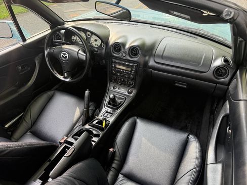 Used 2001 MAZDA MX-5 Miata RWD image 48