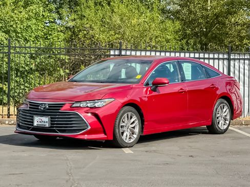 Used 2022 Toyota Avalon XLE FWD image 7