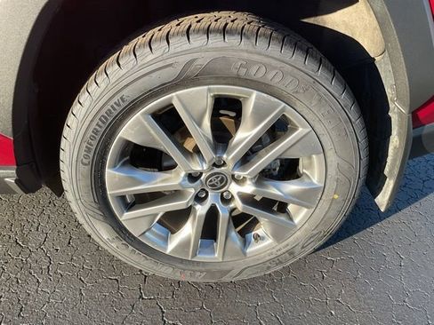 Used 2022 Toyota RAV4 Limited image 7