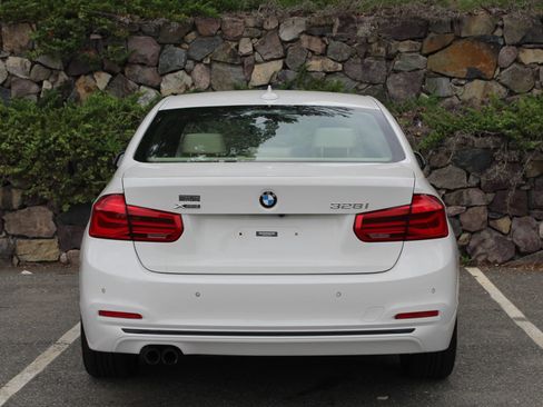 Used 2016 BMW 328i xDrive Sedan AWD/4WD image 8