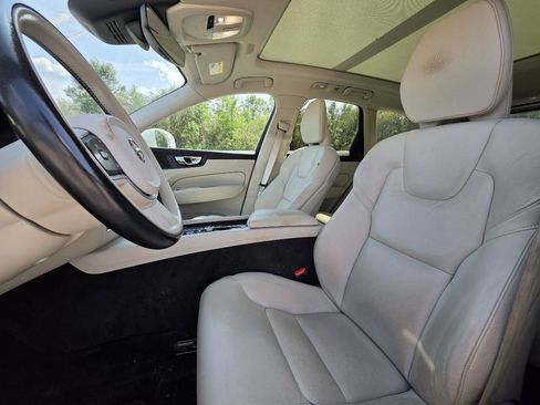 Used 2022 Volvo XC60 B5 Momentum AWD/4WD image 10