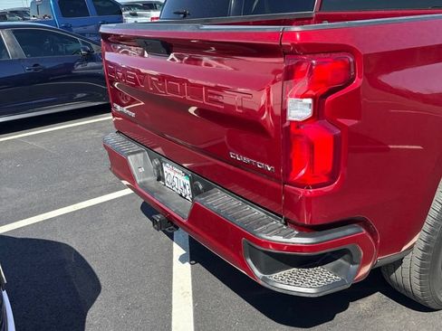 Used 2022 Chevrolet Silverado 1500 Custom RWD image 9