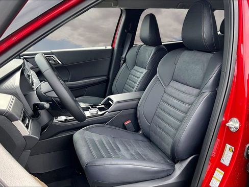 New 2026 Mitsubishi Outlander FWD image 9