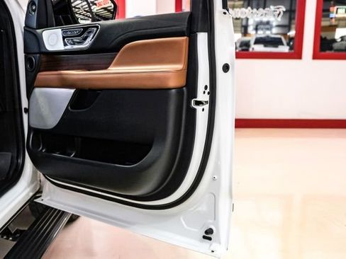 Used 2021 Lincoln Navigator L Reserve w/ Luxury Package image 40