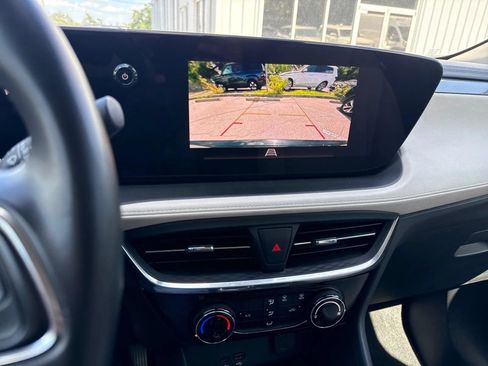 Used 2024 Buick Encore GX Sport Touring FWD image 21