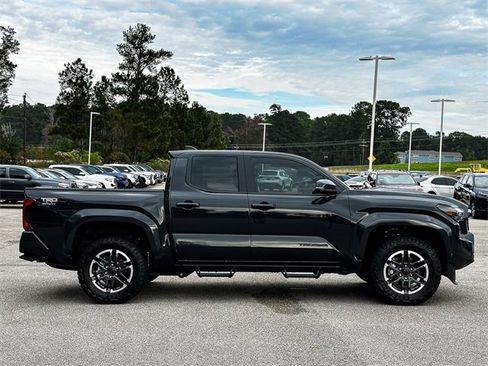 Certified 2025 Toyota Tacoma TRD Off-Road image 9