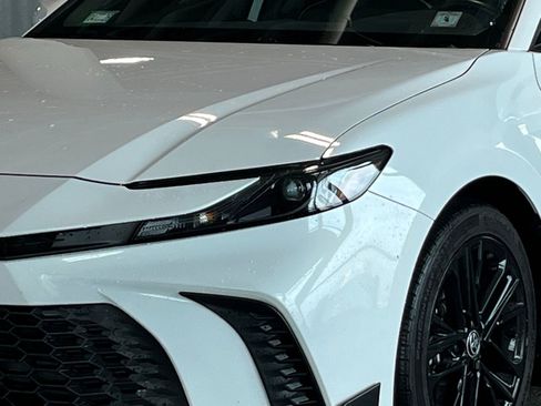 Used 2025 Toyota Camry SE w/ Multimedia Upgrade Package image 4