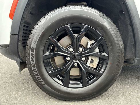 Certified 2024 Jeep Grand Cherokee L Laredo AWD/4WD image 18