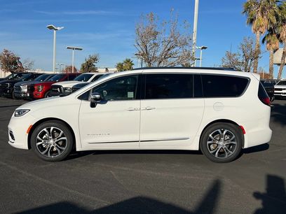 New 2026 Chrysler Pacifica Pinnacle w/ Trailer Tow Group