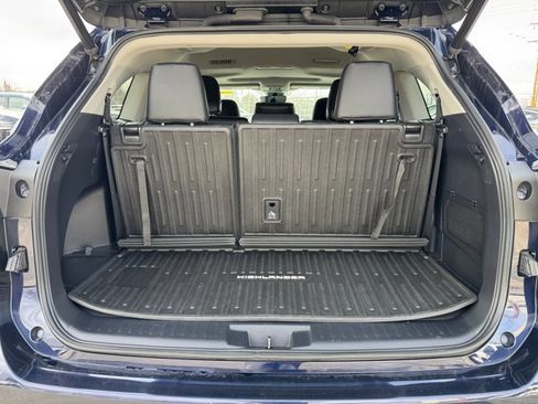Used 2022 Toyota Highlander XLE AWD/4WD image 24