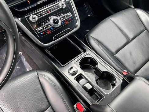 Used 2022 Lincoln Corsair Reserve w/ Sport Package image 18