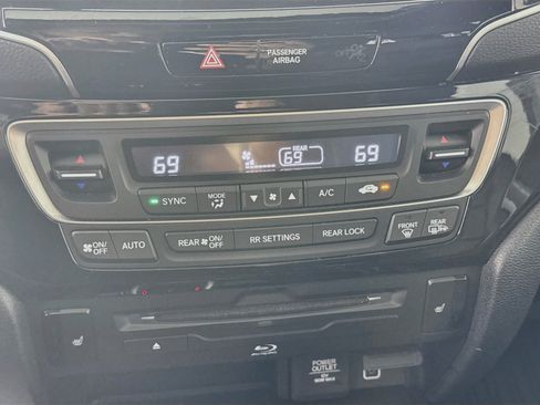 Used 2021 Honda Pilot Touring image 18