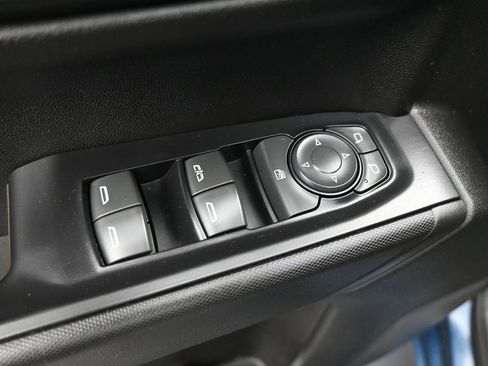 Used 2019 Chevrolet Silverado 1500 Custom w/ Custom Convenience Package AWD/4WD image 3
