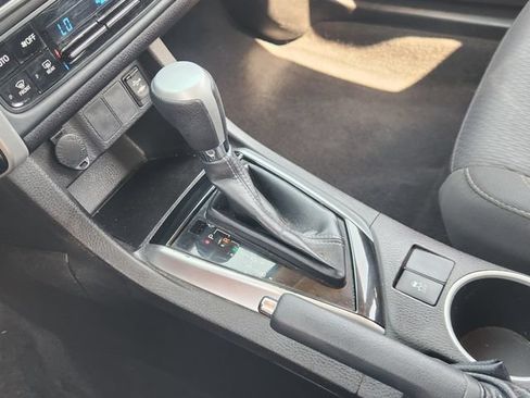 Used 2017 Toyota Corolla LE FWD image 16