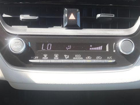 Used 2025 Toyota Corolla LE AWD/4WD image 8