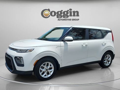 Used 2022 Kia Soul LX w/ Technology Package FWD image 1