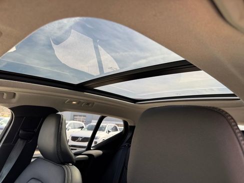 Certified 2025 Volvo XC40 B5 Plus image 7