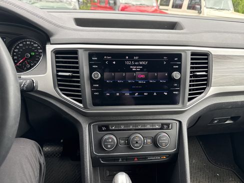 Used 2021 Volkswagen Atlas Cross Sport SE w/ 20" Black Wheels Package image 22