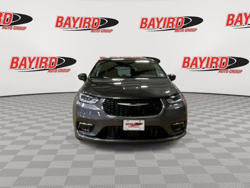 Used 2023 Chrysler Pacifica Touring-L w/ Uconnect Theater Family Group image 3