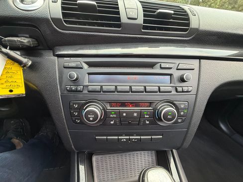 Used 2011 BMW 128i Convertible image 23