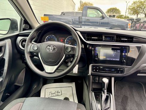 Used 2017 Toyota Corolla LE FWD image 3