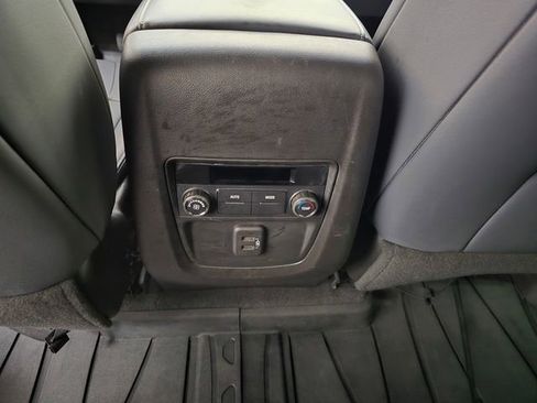 Used 2024 Buick Enclave Essence w/ Sport Touring Edition AWD/4WD image 31