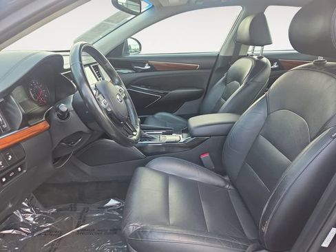 Used 2017 Kia Cadenza Premium w/ Luxury Package FWD image 9