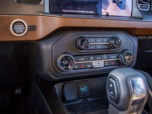 Certified 2024 Ford Bronco Outer Banks AWD/4WD image 16