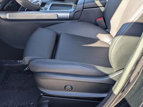 Used 2025 Mercedes-Benz GLB 250 image 7