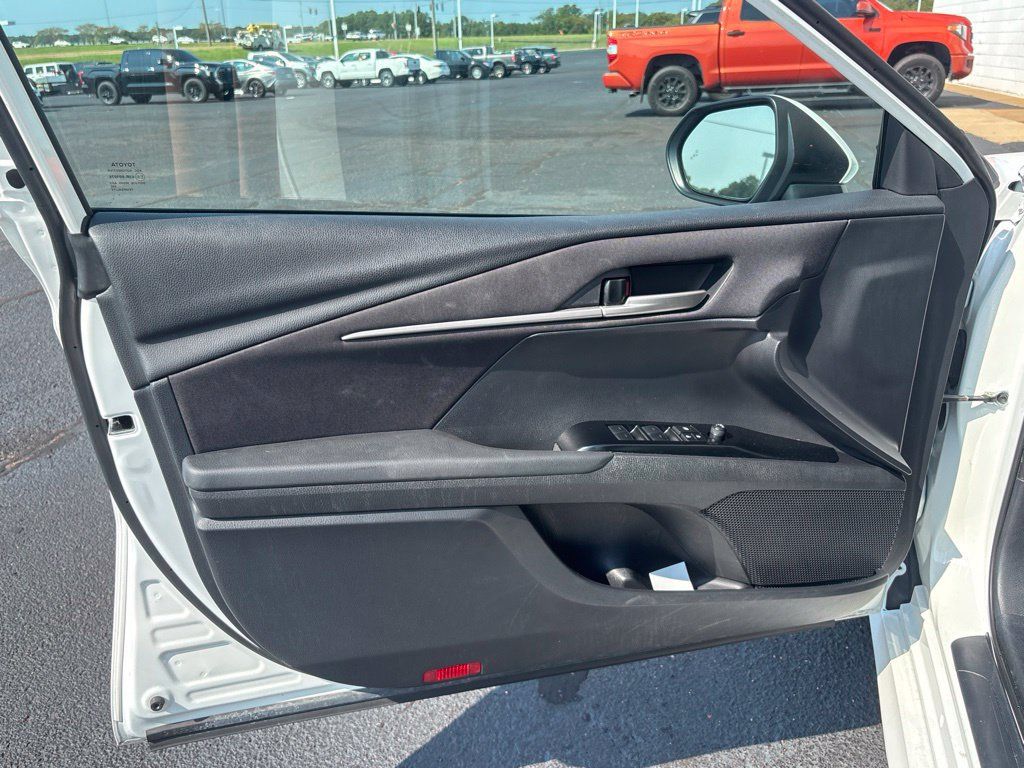 Used 2025 Toyota Camry LE w/ Convenience Package FWD image 7