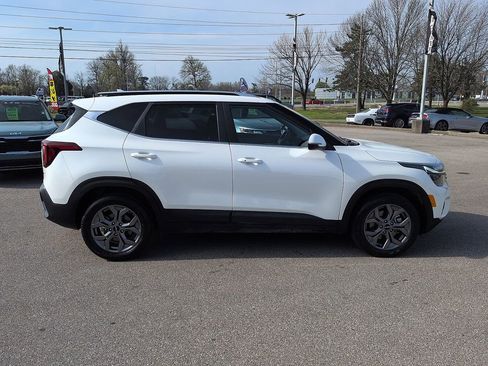 Used 2024 Kia Seltos S image 2