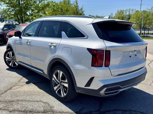 Used 2023 Kia Sorento SX Prestige w/ Panoramic Sunroof Package AWD/4WD image 3
