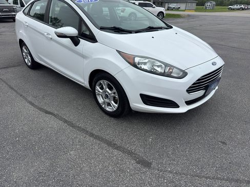 Used 2015 Ford Fiesta SE FWD image 4