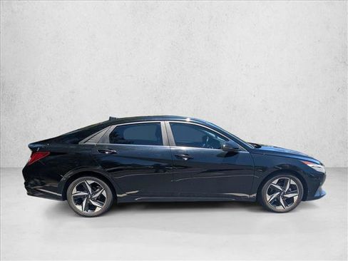 Used 2023 Hyundai Elantra Limited w/ Cargo Package FWD image 4