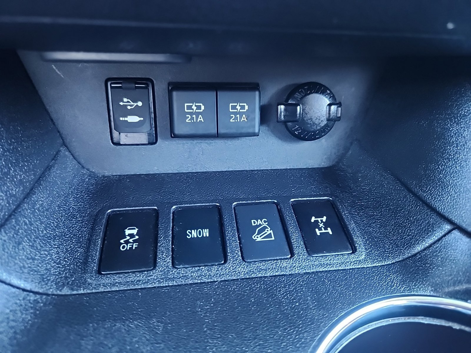 Used 2019 Toyota Highlander XLE AWD/4WD image 29