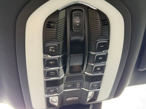 Used 2023 Porsche Macan image 47