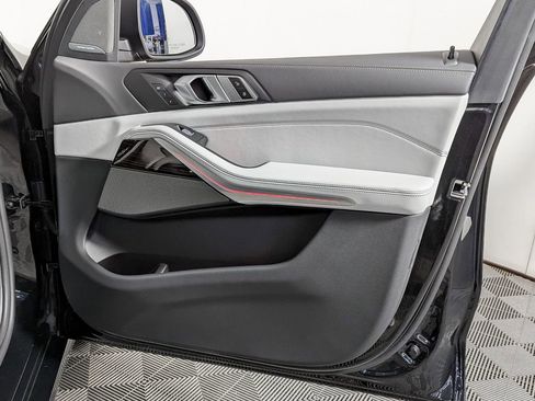 Used 2025 BMW X7 xDrive40i w/ Premium Package image 31