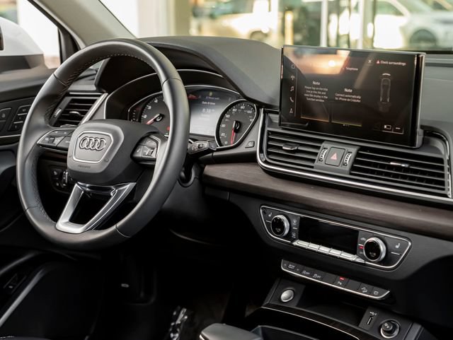 Used 2023 Audi Q5 2.0T Premium w/ Convenience Package AWD/4WD image 43