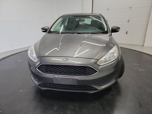 Used 2016 Ford Focus SE w/ Reverse Sensing Package FWD image 2